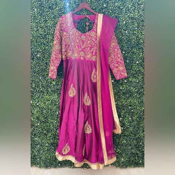 Anarkali long suit in pure silk - Picture 2 of 4